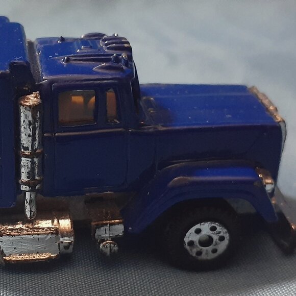 Vintage!! Road Champs 1982 Mack Super Liner Blue Die Cast - Missing Back Wheels - Picture 3 of 7
